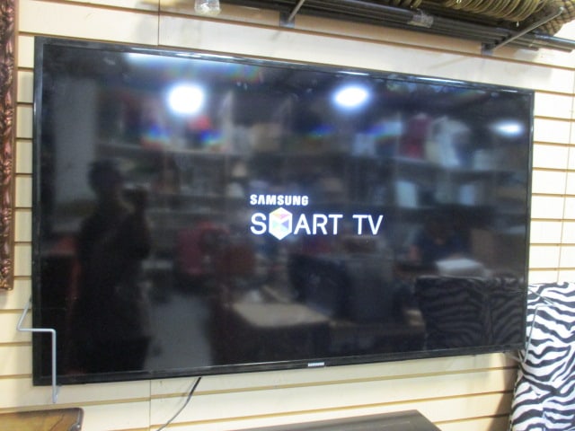 Samsung 48" Flat Screen TV with Remote (1 of 3)