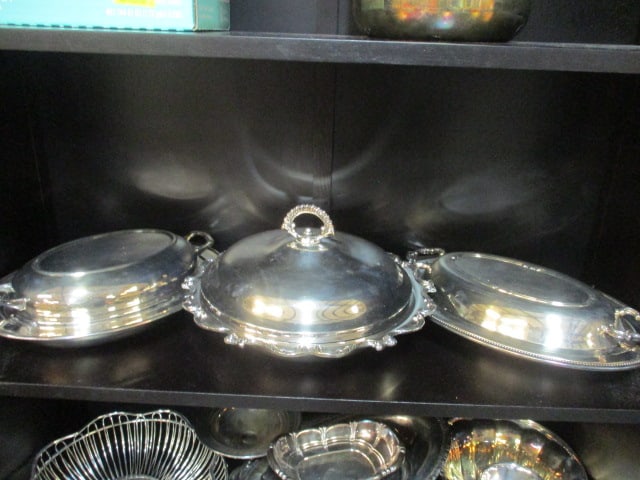 3 Vintage Silverplated Casserole Servers with Lids (1 of 11)