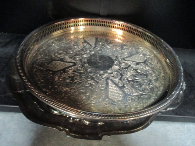 4 Vintage Silverplated Trays (1 of 11)