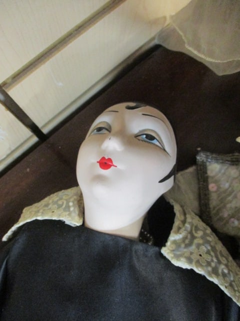 2 Vintage French Pierrot Porcelain Bourdoir Dolls - 3