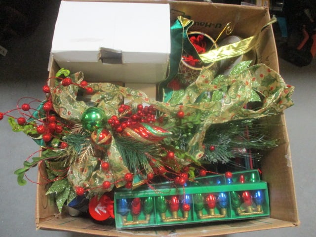 Christmas Lot - Ornaments, Artificial Greenery, Nutcrackers, Serving Dish, etc.: see pictures and preview for selection and condition