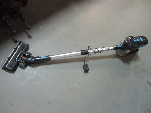 Inse Portable Handheld Electric Stick Vacuum: powers on
