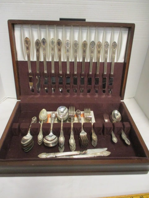 Vintage Set of William Rogers for Oneida "Rendezvous" Silverplate Flatware (1 of 10)