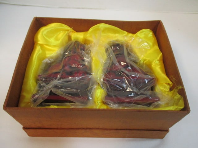Pair of Vintage Chinese Foo Dog Figurines in Original Box: 4 1/4" each