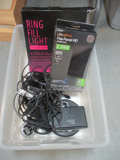 Electronics Lot - GE Flat-Panel HD Antenna, Ring Fill Light, Jensen Portable (1 of 7)