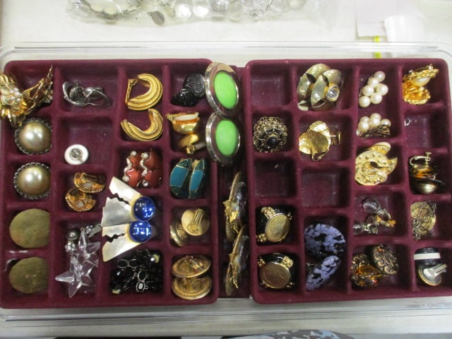 Collection of Fashion Costume Clip-On Earrings in Display Case: see pictures and preview for selection and condition