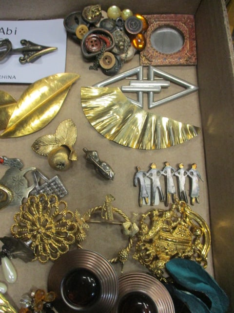 Lot of Vintage Brooches and Earrings - 4