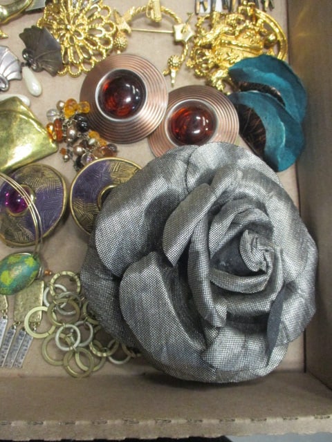 Lot of Vintage Brooches and Earrings - 5