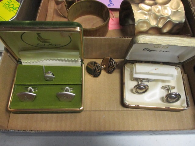 Lot of Vintage Cuff Links and Tie Clips: see pictures and preview for selection and condition