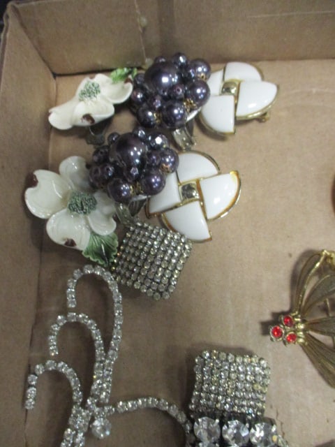 Lot of Vintage Estate Brooches and Clip-On Earrings - 2