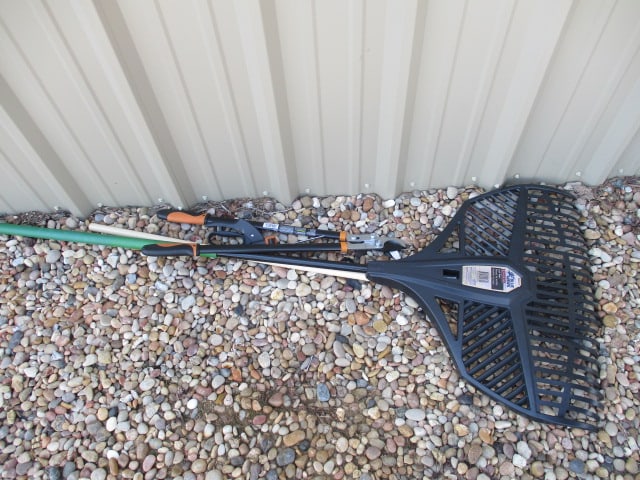 Yard Tools Lot - 2 Rakes, Hedge Clippers, and Tree Clipper: .