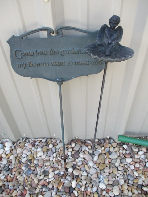 Metal Garden Sign and Small Birdbath (1 of 3)
