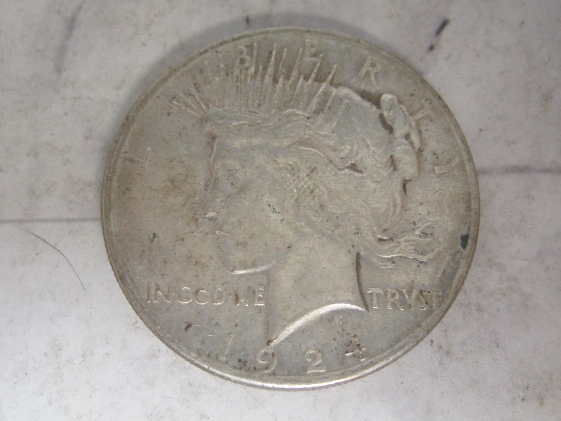 1924 Peace Silver Dollar (1 of 2)