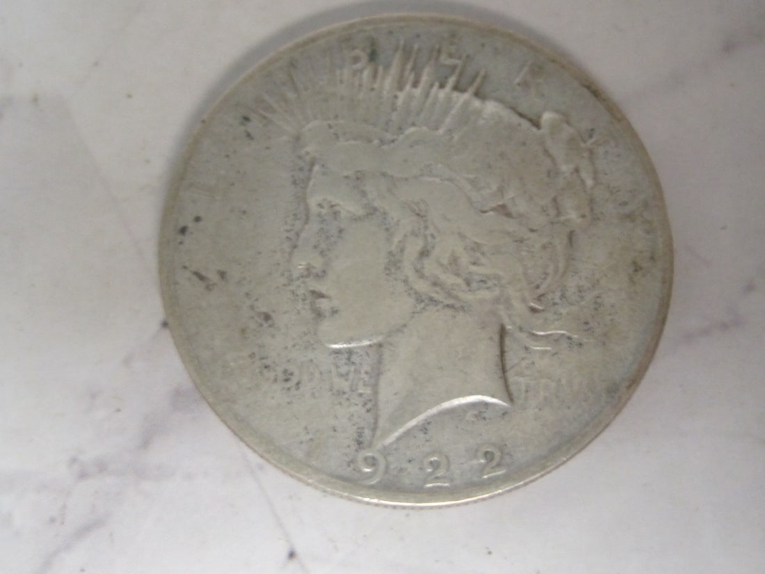 1922-D Peace Silver Dollar (1 of 2)