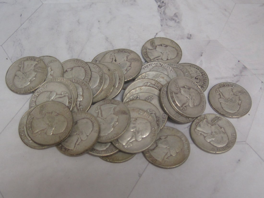 Lot of 34 Silver Washington Quarters (1 of 2)