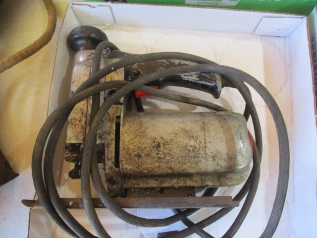 Orbital Jig Saw: powers on