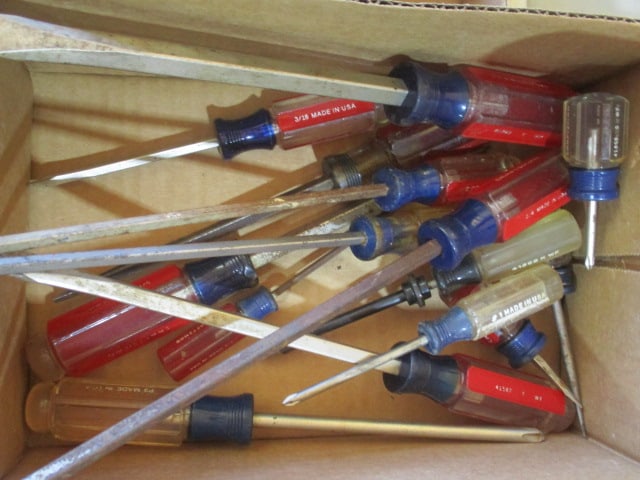 Grouping of Craftsman Screwdrivers (1 of 3)