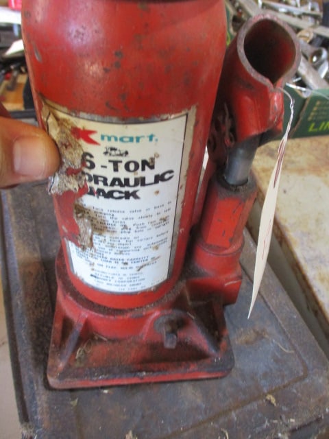 Pair of 6 Ton Bottle Jacks: .