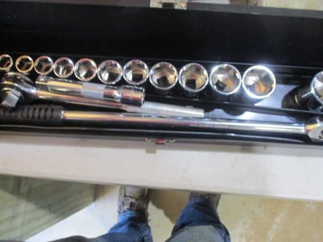 Pittsburgh 1/2" Socket Set and Ratchet Swivel Bar and Extension - 2