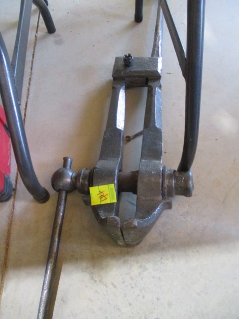 Blacksmith 5" Post Vise: Local Pickup Suggested