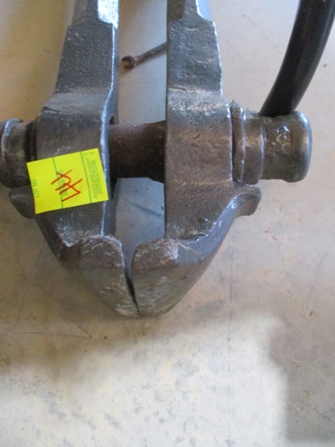 Blacksmith 5" Post Vise - 2