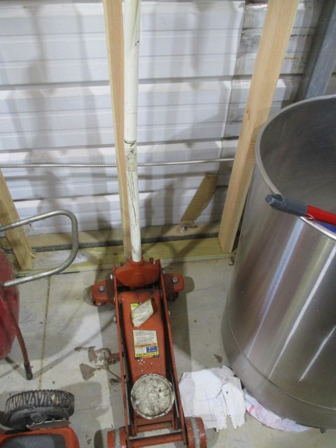 3 Ton Floor Jack: .
