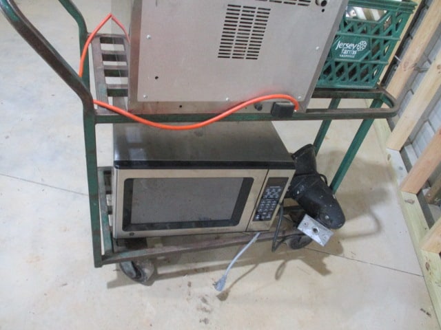 Metal Cart with 2 Shelves - 3