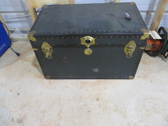 Travel Trunk: 42" x 18", Local Pickup Only