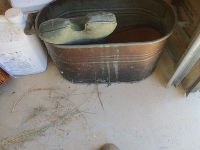Saddle Stand and Wash Tub: Local Pickup Only