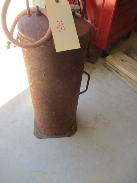 Vertical Air Tank: Local Pickup Only