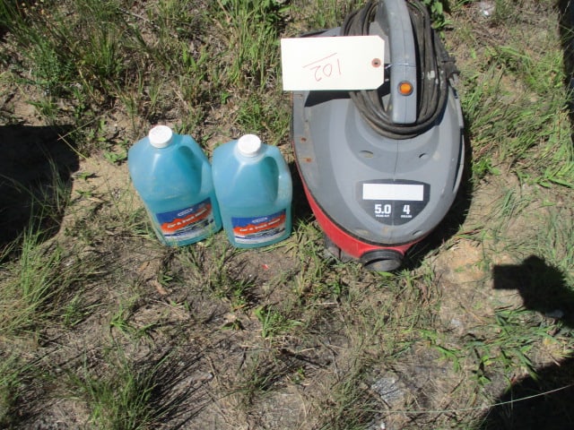5HP 4 Gallon Wet/Dry Vac with 2 Gallon Car Wash Kit: Local Pickup Only