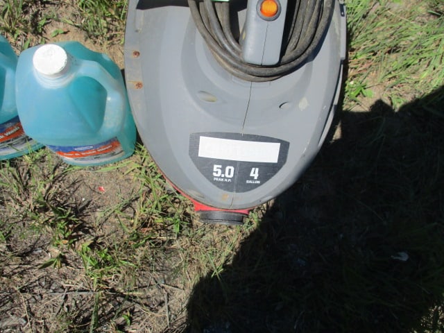 5HP 4 Gallon Wet/Dry Vac with 2 Gallon Car Wash Kit - 2