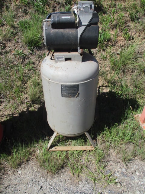 20 Gallon 5HP 125PSI Compressor: Local Pickup Only