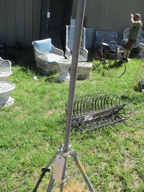 6' Adjustable Tripod Stand (1 of 2)