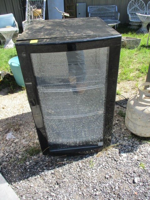 SG Beverage Solution Compact Refrigerator (1 of 3)