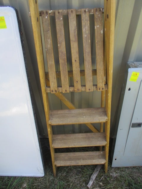 3' Wood Ladder: Local Pickup Only