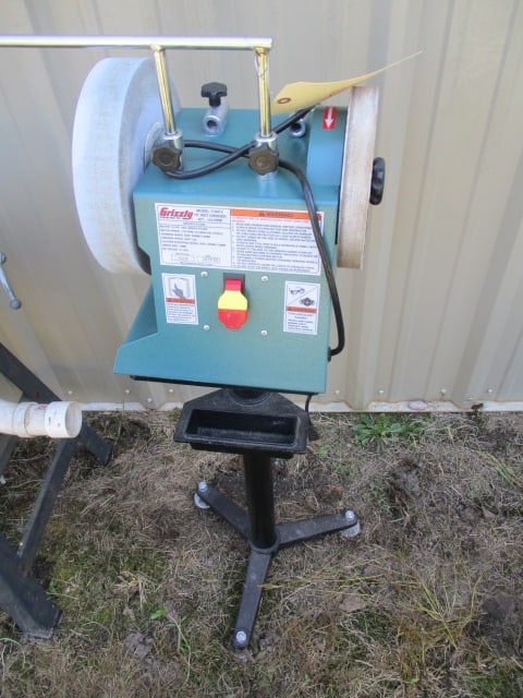 Grizzly T10010 10" Grinder on Stand: Local Pickup Only