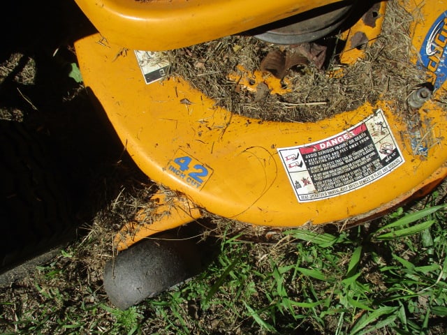 Cub Cadet LT1c42 with Bagger - 2