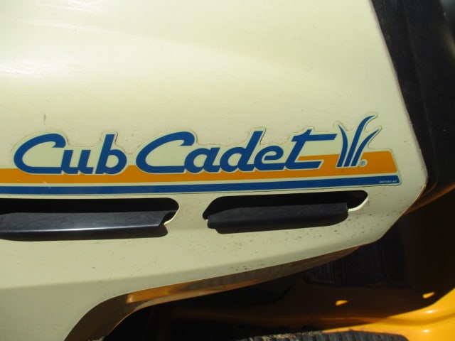 Cub Cadet LT1c42 with Bagger - 4