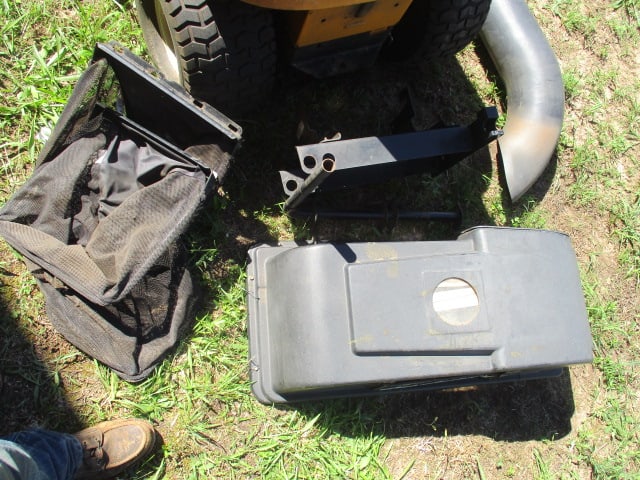 Cub Cadet LT1c42 with Bagger - 7