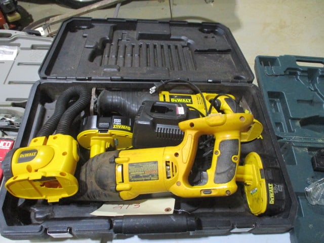 Dewalt Reciprocating Saw w/Light: .