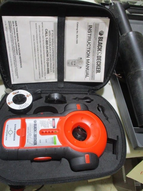 Black & Decker Stud Finder: .