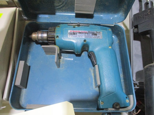 Makita Battery Operated Drill in Case (1 of 2)