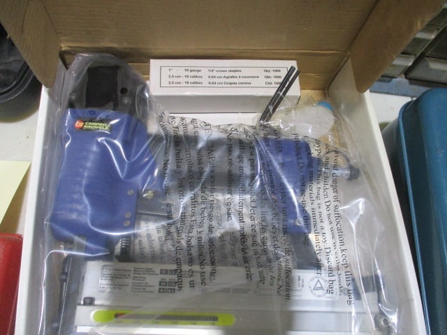 Campbell Hausfeld 2 in 1 Brad Nailer/Stapler Kit New: .