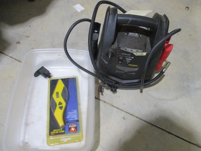 Shumacher Electric Air Compressor & Digital Tire Gauge: .