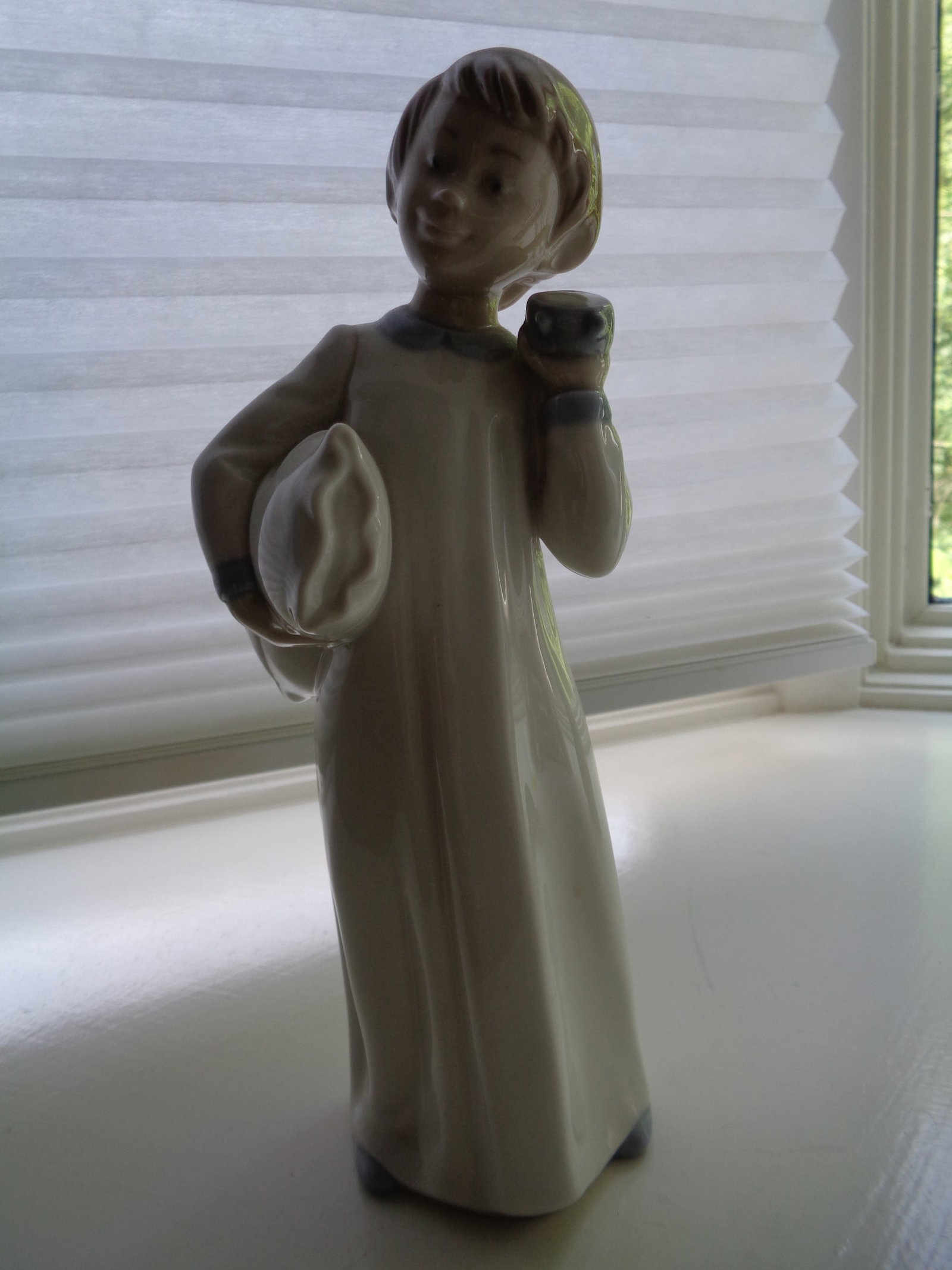 Daisa Lladro "Off To Bed": .