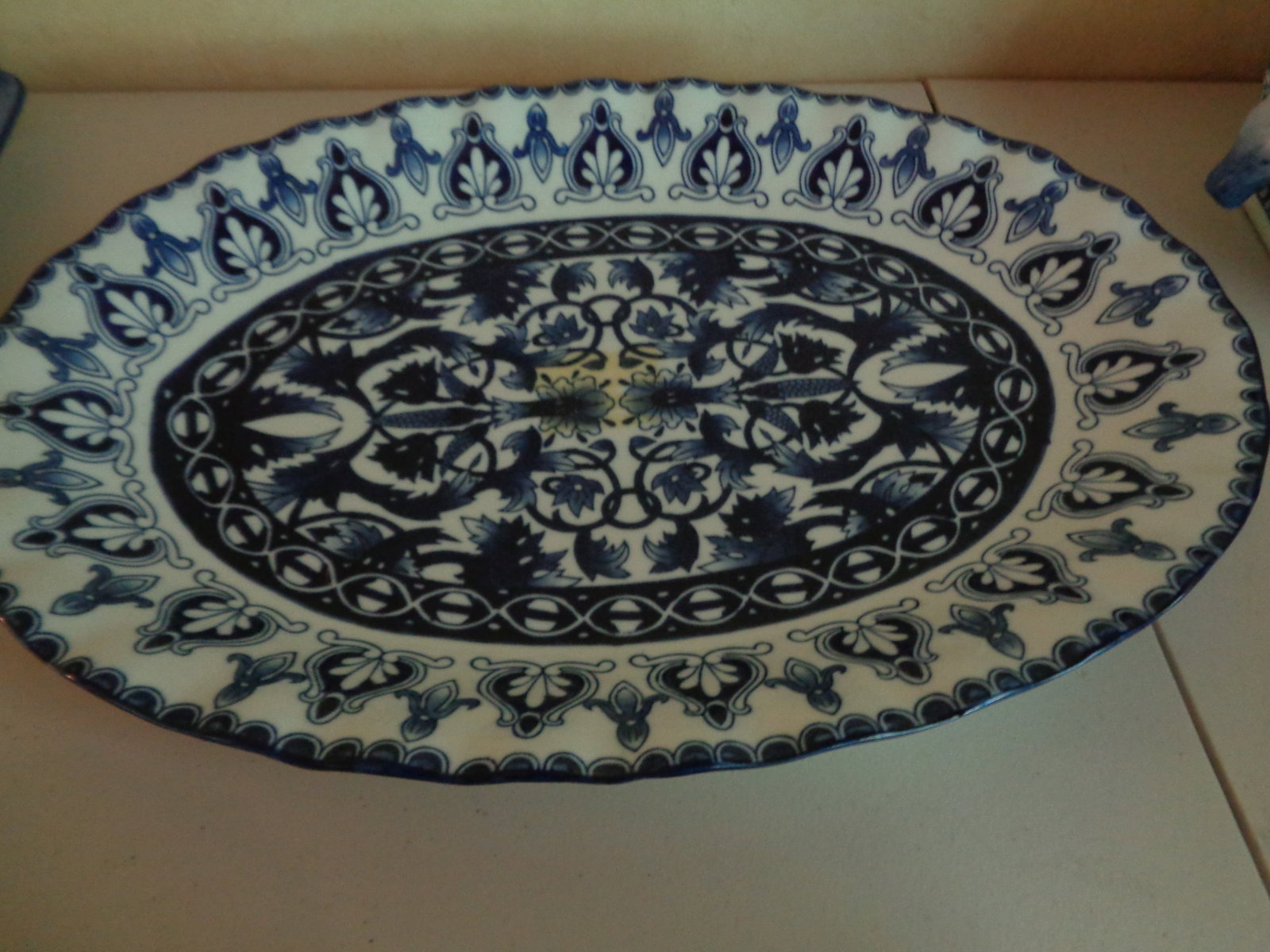 Bombay Blue & White Oval Platter: 18 1/2 in, stain in middle