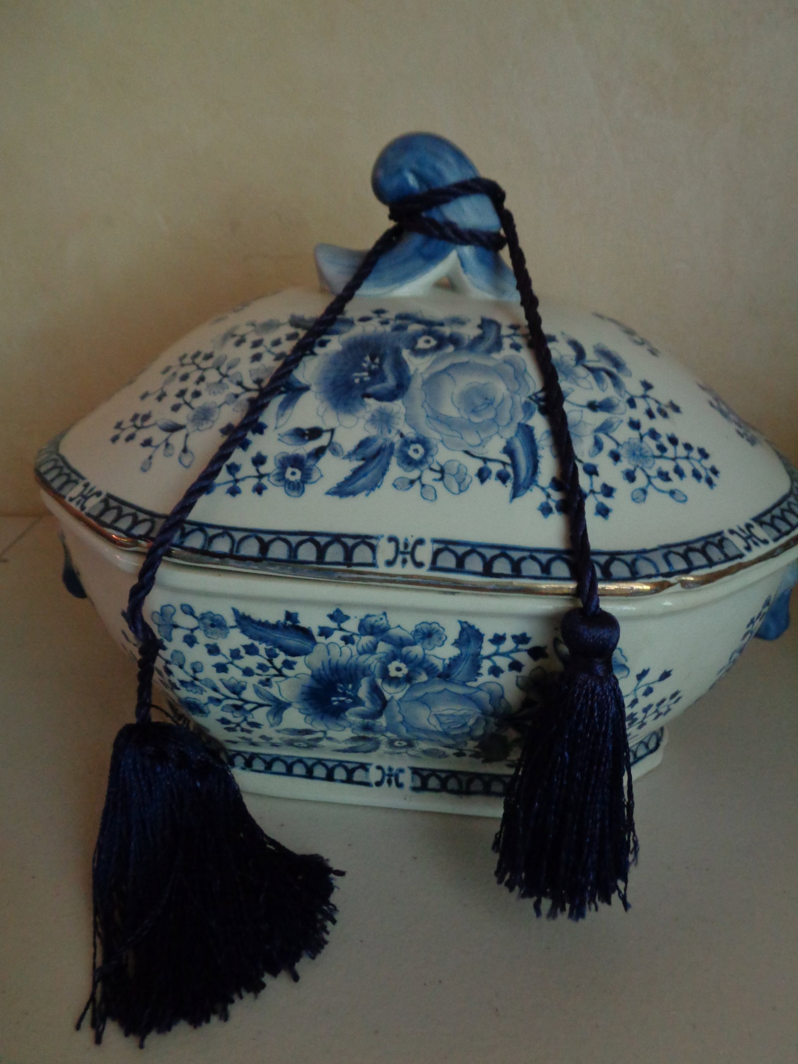 Blue & White Porcelain Covered Tureen with animal head handles: .