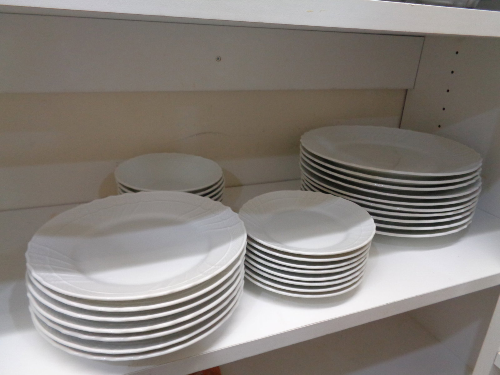 Richard Ginori ESEE Italy Partial set Dishes (1 of 3)