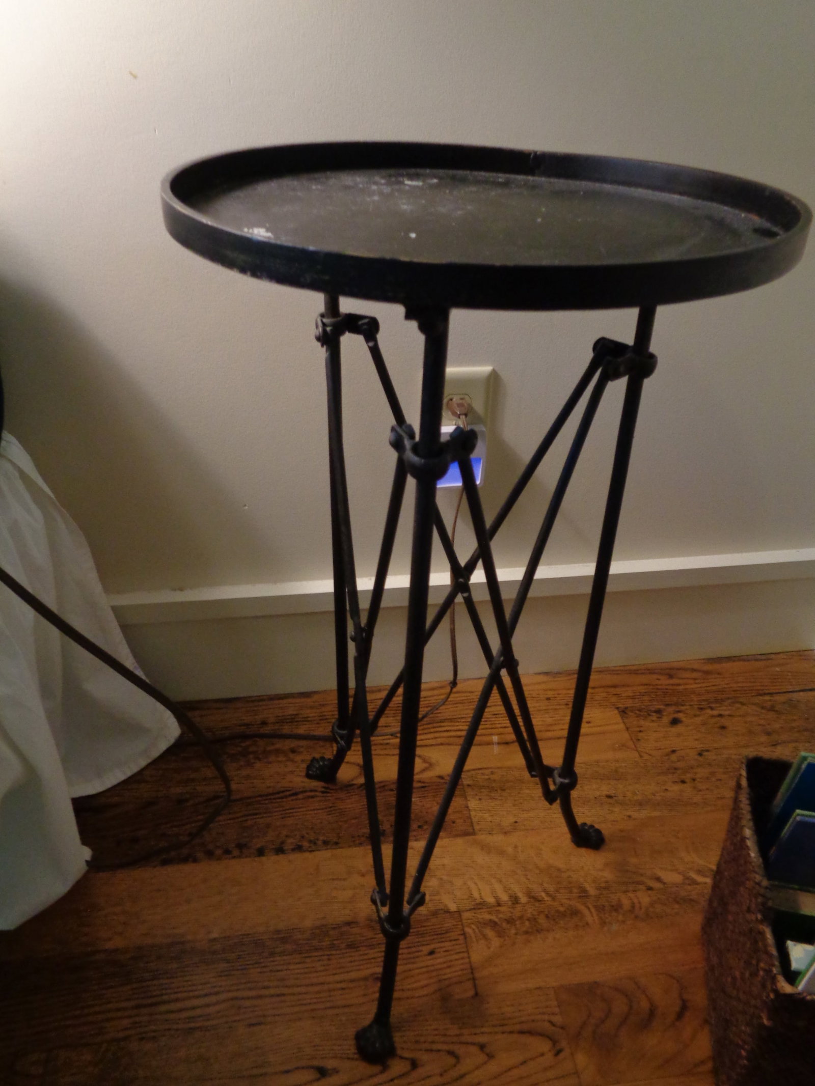 Metal & Wood Plant Stand/Table: round 14 1/2 rd, 26 in tall Paw feet